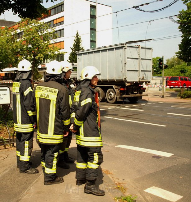 LKW riss Oberleitung ab Koeln Deutz Am Schnellert Siegburgerstr P028.JPG